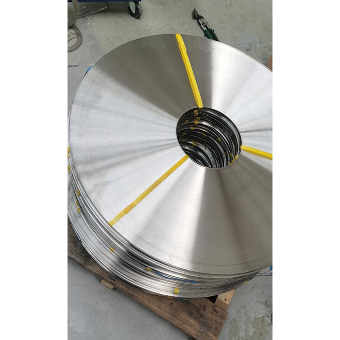 Hoe veranderen de mechanische eigenschappen van 316 roestvrijstalen strips bij verschillende omgevingstemperaturen?